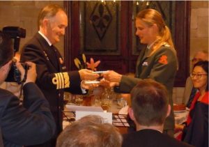 Ilse Verdiesen receiving her award